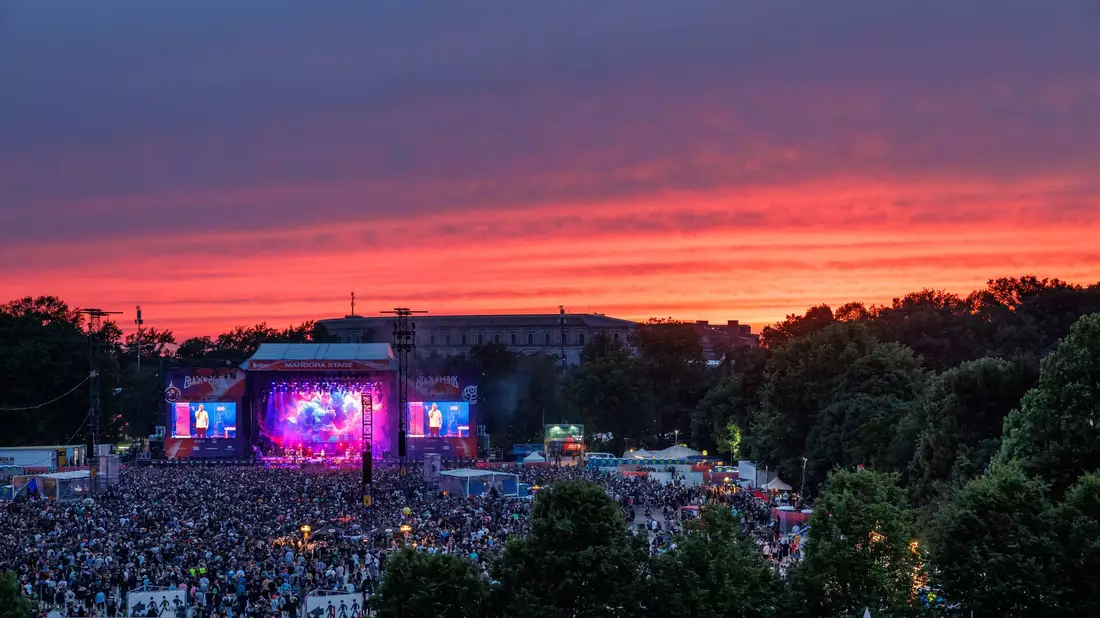 Auch die Besucher von Rock im Park müssen sich in Nürnberg auf Regen einstellen. - Bild: Daniel Karmann/dpa