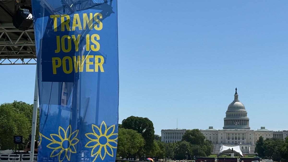 Auch vor einige Kirchen in Washington ist Regenbogen-Dekoration zu sehen.  - Foto: Franziska Spiecker/dpa