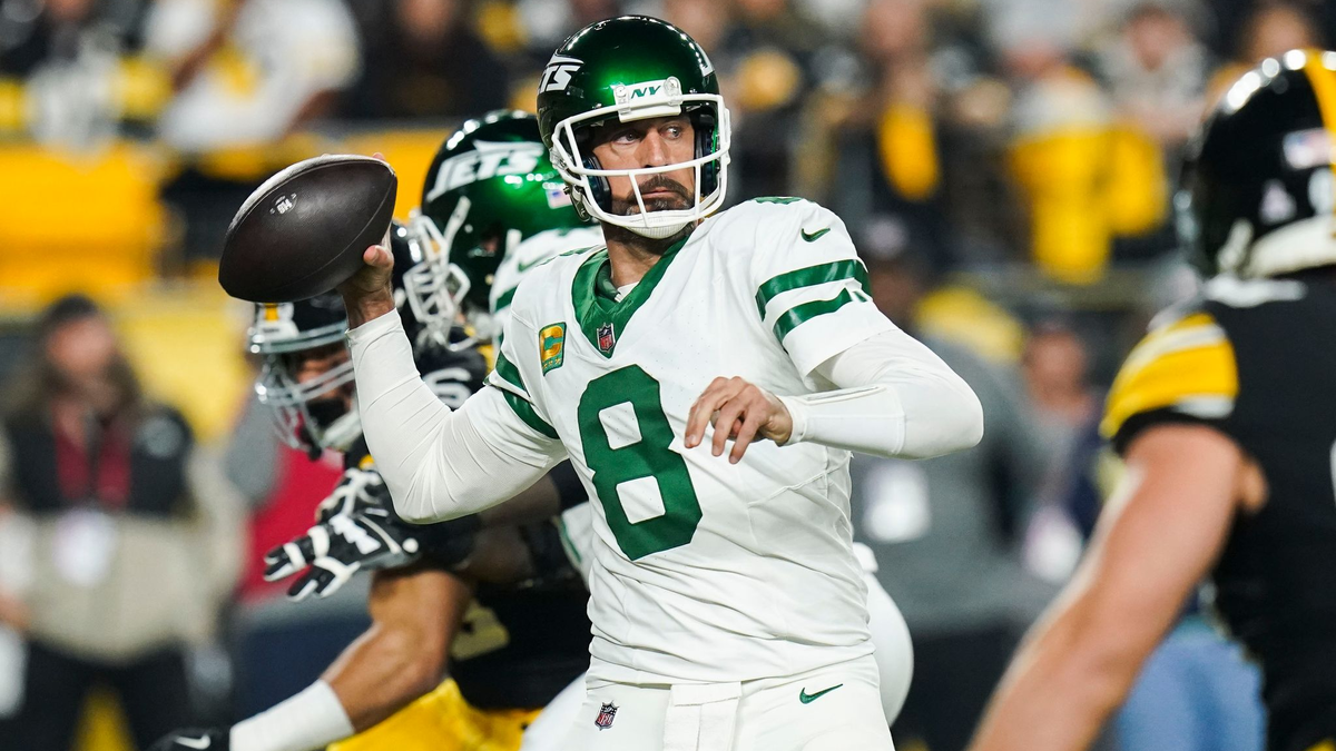 Trägt zukünftig das Gelb und Schwarz der Pittsburgh Steelers: Quarterback Aaron Rodgers.  - Foto: Matt Freed/AP/dpa