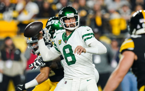 Trägt zukünftig das Gelb und Schwarz der Pittsburgh Steelers: Quarterback Aaron Rodgers.  - Foto: Matt Freed/AP/dpa