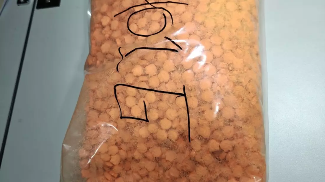 HZA-BI: Bielefelder Zoll zieht zwei Kilogramm Ecstasy aus dem Verkehr/Drogenschmuggler in Minibus bei Gütersloh erwischt - Bild: presseportal.de