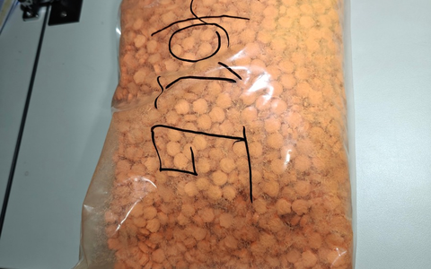 HZA-BI: Bielefelder Zoll zieht zwei Kilogramm Ecstasy aus dem Verkehr/Drogenschmuggler in Minibus bei Gütersloh erwischt - Foto: presseportal.de