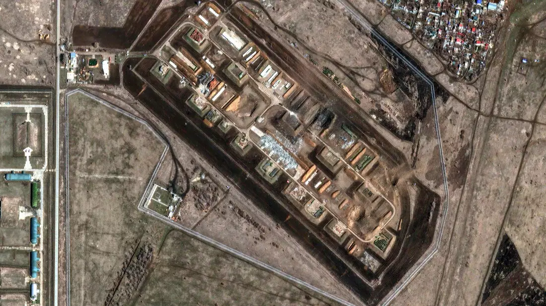 Die Region Saratow war schon in der Vergangenheit wegen des Luftwaffenstützpunktes mehrfach Ziel ukrainischer Angriffe. (Archivbild) - Bild: Uncredited/Maxar Technologies/AP/dpa
