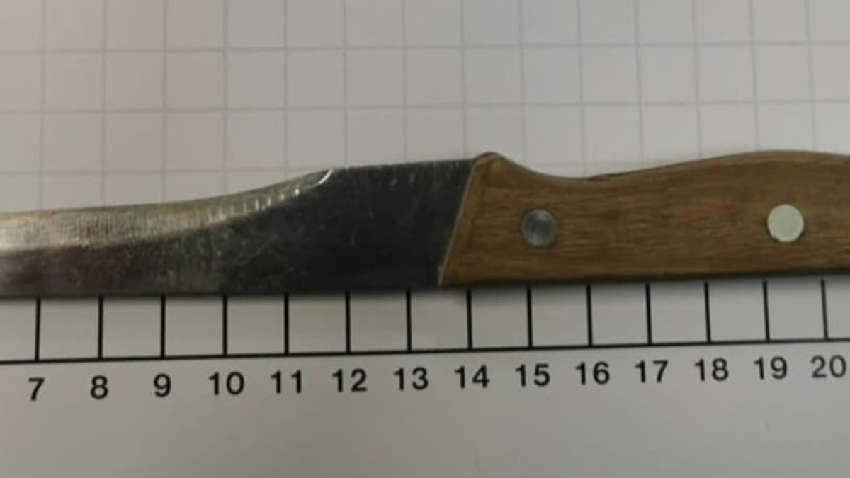 BPOL NRW: Mann greift Ladendetektiv an und führt ein Messer mit - Bundespolizei stellt Angreifer - Foto: presseportal.de