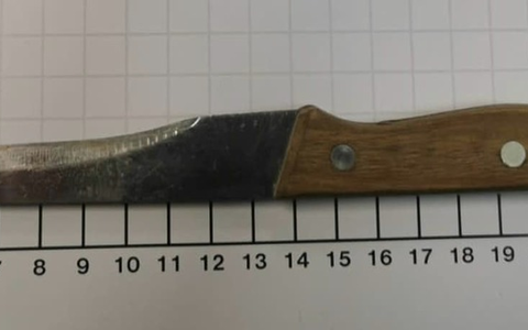 BPOL NRW: Mann greift Ladendetektiv an und führt ein Messer mit - Bundespolizei stellt Angreifer - Foto: presseportal.de