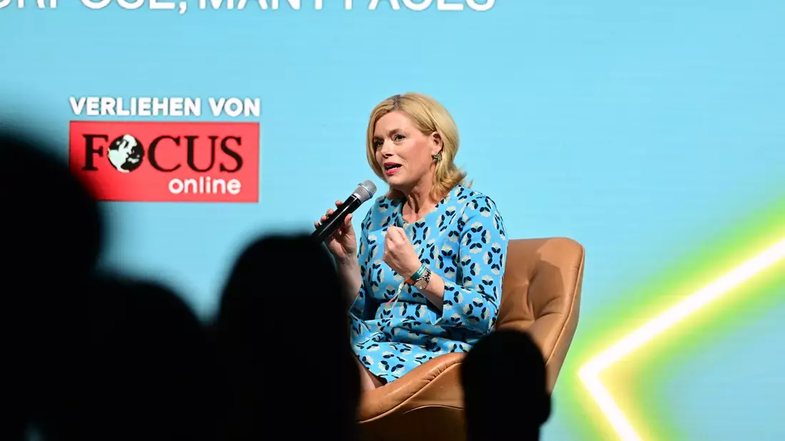 FOCUS online verleiht Constructive World Award / Bundestagspräsidentin Julia Klöckner spricht auf Preisverleihung / Tijen Onaran moderiert Talk - Bild: presseportal.de