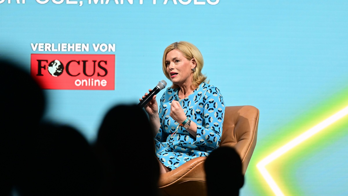 FOCUS online verleiht Constructive World Award / Bundestagspräsidentin Julia Klöckner spricht auf Preisverleihung / Tijen Onaran moderiert Talk - Foto: presseportal.de