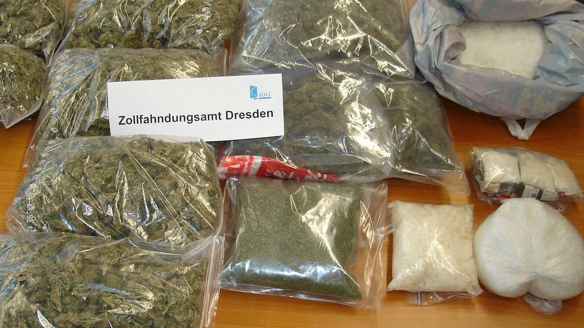 ZOLL-DD: Jahresbilanz 2024 des Zollfahndungsamtes Dresden -1.869 Ermittlungsverfahren gegen 2.242 Tatverdächtige eingeleitet- -3.662 kg Betäubungsmittel sichergestellt- -13,8 Mio Euro Steuerschaden aufgedeckt- - Foto: presseportal.de