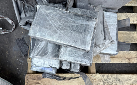 ZOLL-E: Staatsanwaltschaft Duisburg und Zollfahndung Essen - eine halbe Tonne Kokain im Duisburger Hafen sichergestellt - Foto: presseportal.de