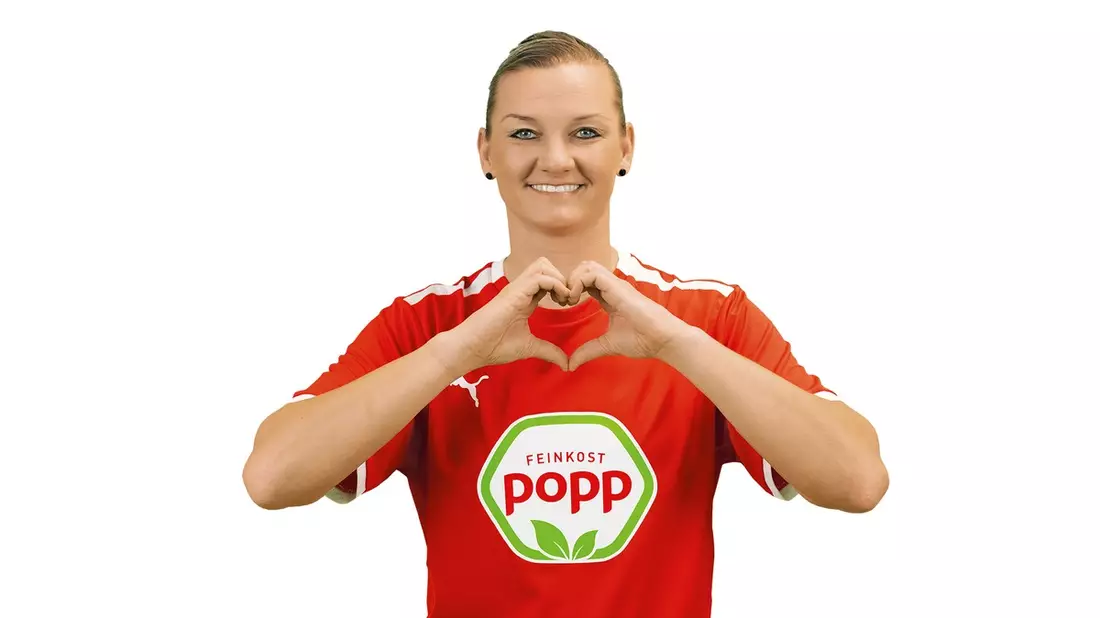 Fußballstar Alexandra Popp bringt Stadion-Feeling in den Supermarkt / Mit Popp Feinkost auf Fan-Tour in NRW - Bild: presseportal.de