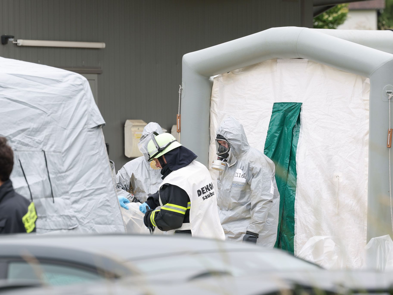 Ein Lösungsmittel auf Acetonbasis hat vermutlich die Hautreizungen bei Mitarbeitern eines DHL-Verteilzentrums in Langenzenn verursacht.  - Foto: Daniel Karmann/dpa