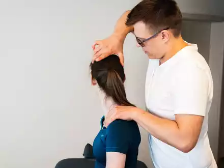 Alexander Steinborn von der Physiotherapie Steinborn: Wie das BEMER-Gerät physiotherapeutische Behandlungen unterstützt - Foto: presseportal.de