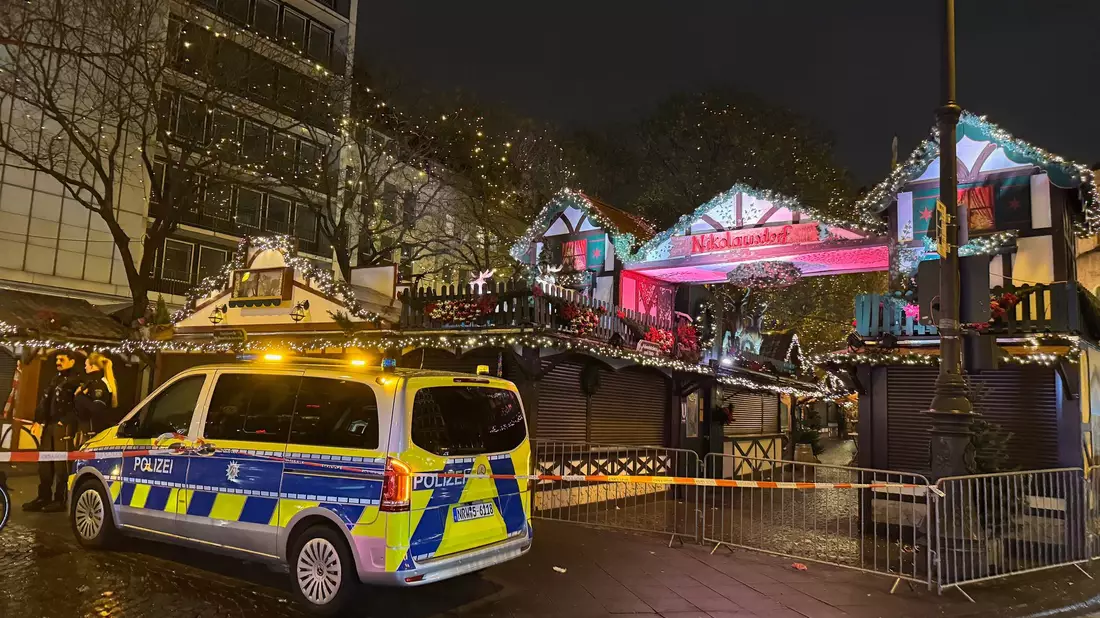 Ein Weihnachtsmarkt in Köln soll als mögliches Anschlagsziel gegolten haben. (Archivbild) - Bild: Vincent Kempf/dpa