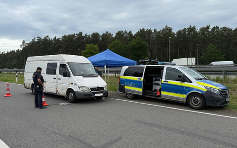POL-RZ: Polizei kontrolliert auf der A24 - Zahlreiche Ordnungswidrigkeiten und Straftaten festgestellt - Foto: presseportal.de POL-RZ: Polizei kontrolliert auf der A24 - Zahlreiche Ordnungswidrigkeiten und Straftaten festgestellt - Foto: presseportal.de