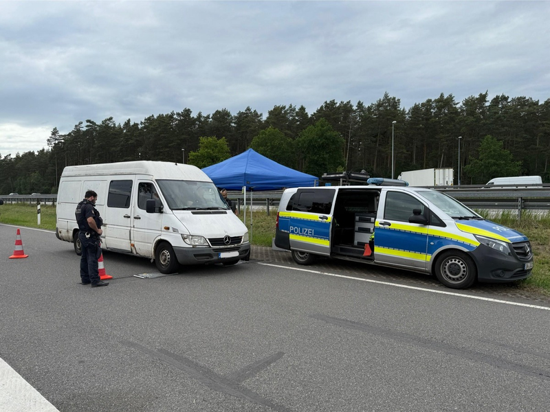 POL-RZ: Polizei kontrolliert auf der A24 - Zahlreiche Ordnungswidrigkeiten und Straftaten festgestellt - Foto: presseportal.de