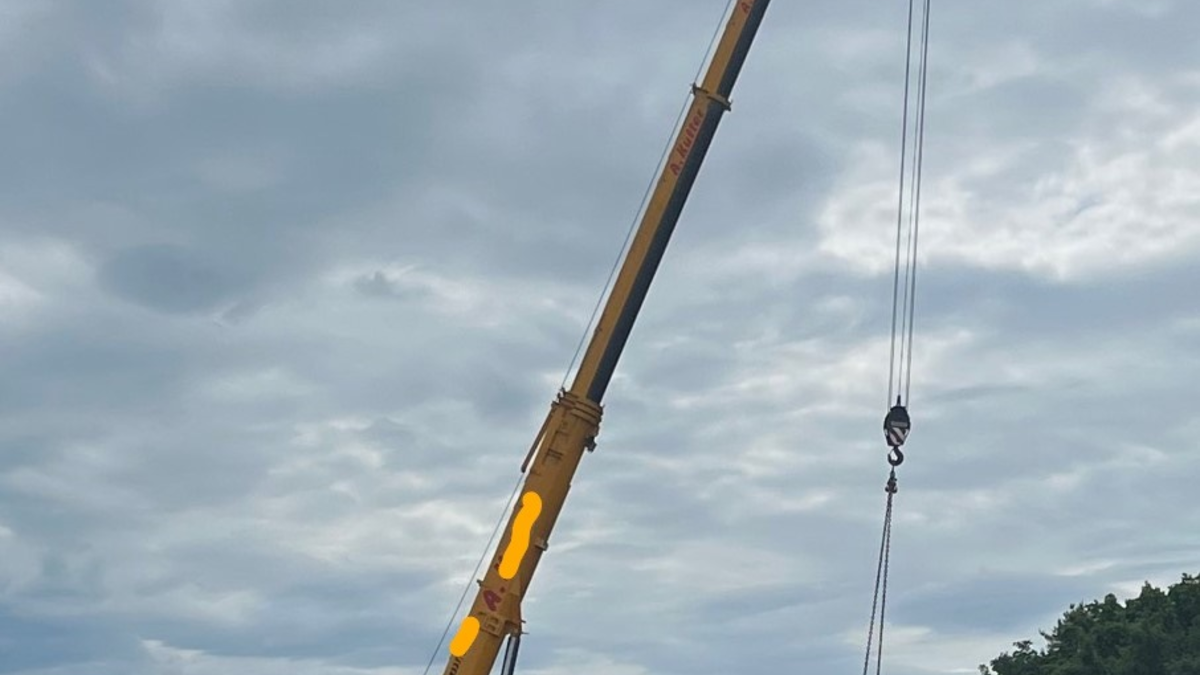 POL-UL: (BC) Warthausen NACHTRAG TANKLASTZUG - Bei Unfall schwer verletzt / Am Freitagfrüh kam ein 51-Jähriger bei Warthausen mit seinem Tanklastzug von der Straße ab. - Foto: presseportal.de