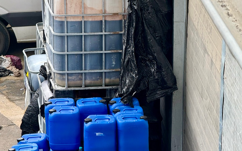 ZOLL-E: Staatsanwaltschaft Köln und Zollfahndung Essen: - riesiges Amphetaminlabor aufgedeckt - Drogen im Millionenwert sichergestellt - vier Personen in Haft - Foto: presseportal.de