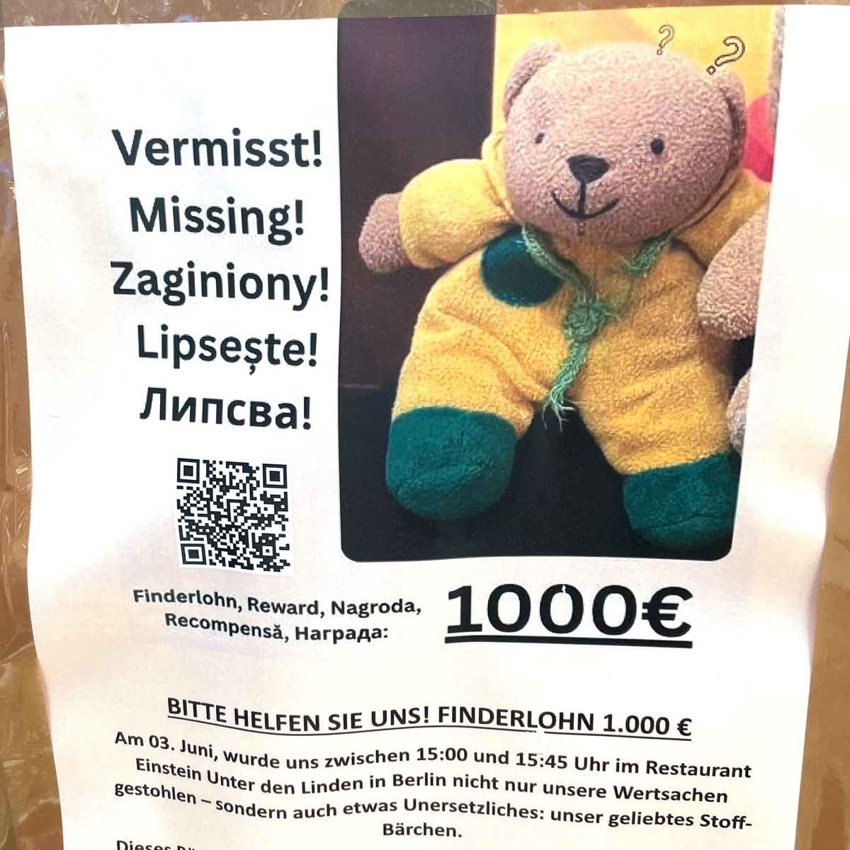 1.000 Euro Finderlohn sind auf Steckbriefen in der Hauptstadt ausgesetzt, «wenn das Bärchen unversehrt zu uns zurückkehrt». - Foto: Christof Bock/dpa-Zentralbild/dpa