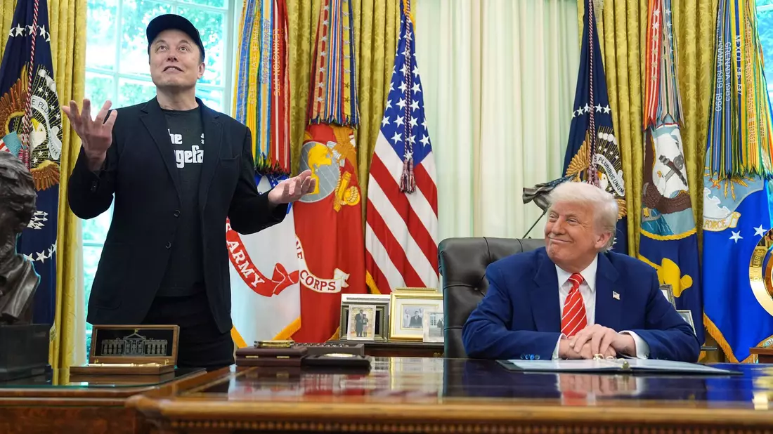 Da sah man sie noch zu zweit: Musk und Trump. - Bild: Evan Vucci/AP/dpa