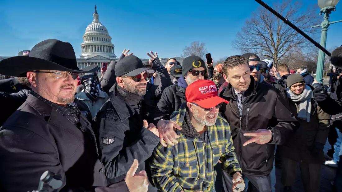 Mit ihrem Sturm aufs Kapitol griffen die Trump-Anhänger auch ein Symbol der US-Demokratie an. (Archivbild) - Bild: J. Scott Applewhite/AP/dpa