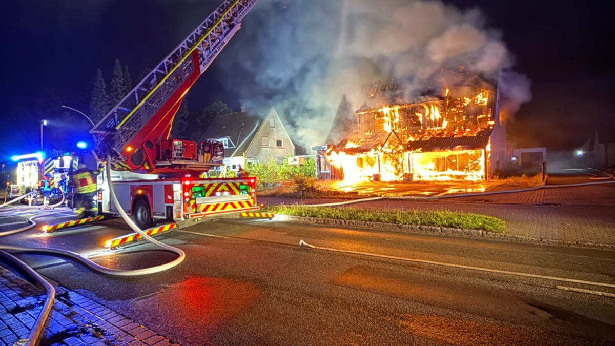 FW-ROW: Brennt Einfamilienhaus - Foto: presseportal.de