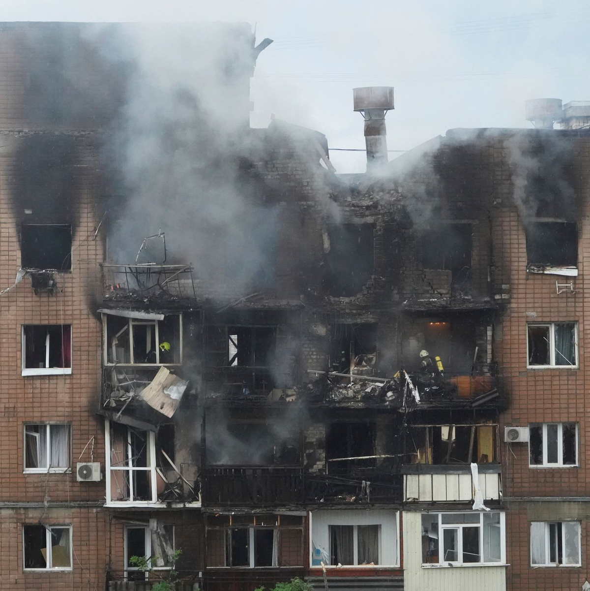 Die ostukrainische Stadt Charkiw erlebte nach Behördenangaben den bisher schwersten russischen Angriff. - Foto: Andrii Marienko/AP/dpa