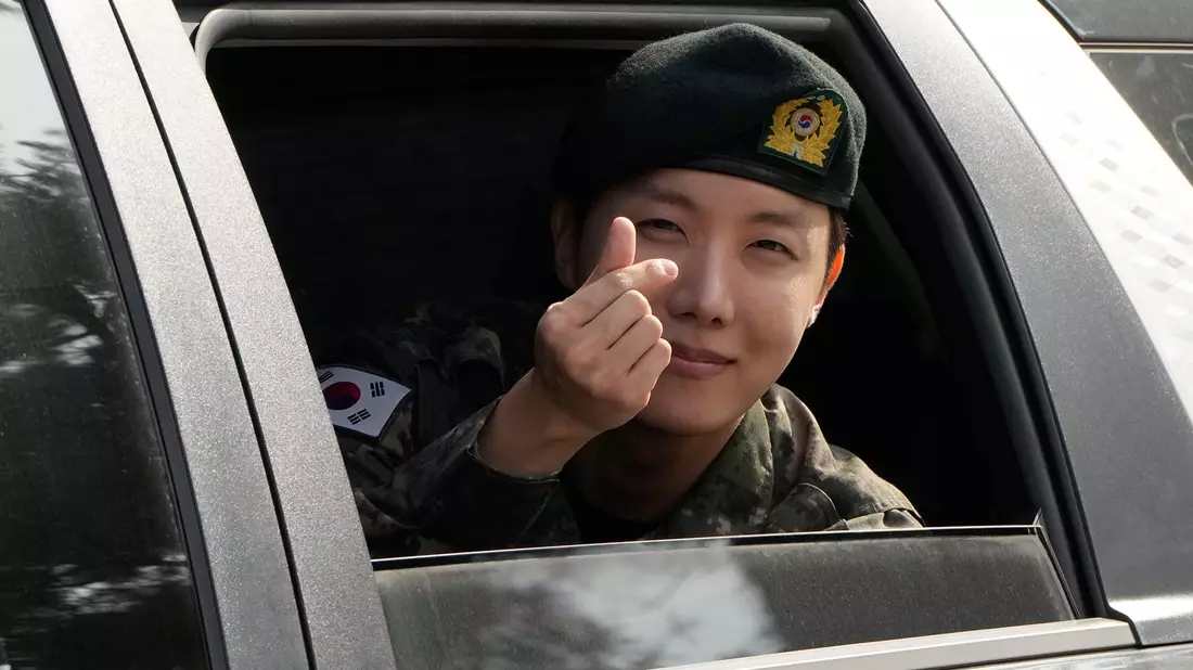 BTS-Mitglied J-Hope hatte bereits seinen Militärdienst abgeleistet. (Archivbild)  - Bild: Ahn Young-joon/AP/dpa