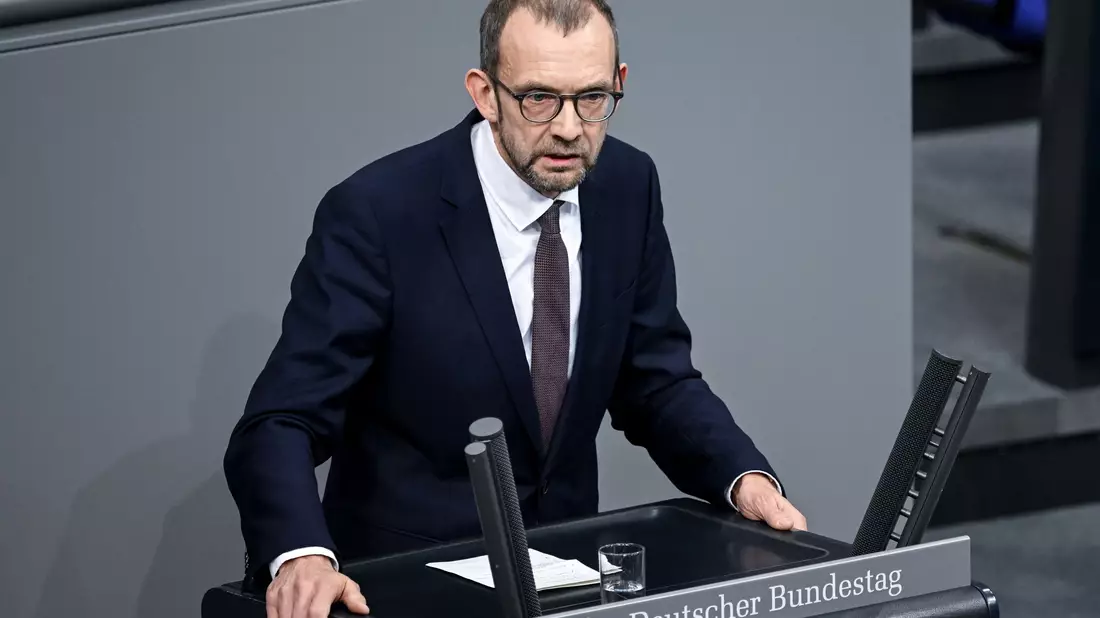 Ausschussvorsitzender Röwekamp fordert allgemeine Dienstpflicht. (Archivbild) - Bild: Britta Pedersen/dpa