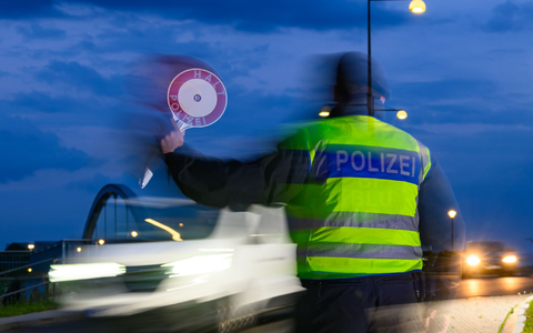 Jetzt wird auf beiden Seiten der Grenze kontrolliert. - Foto: Patrick Pleul/dpa