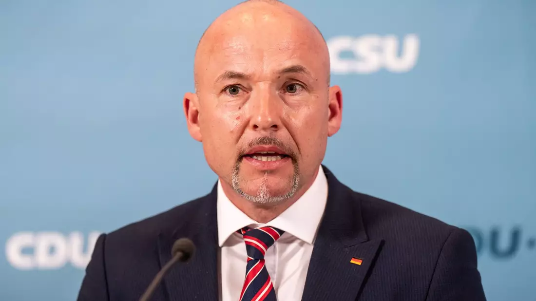 Erhebt schwere Vorwürfe gegen Pro Asyl: CSU-Landesgruppenchef Alexander Hoffmann. (Archivbild) - Bild: Michael Kappeler/dpa