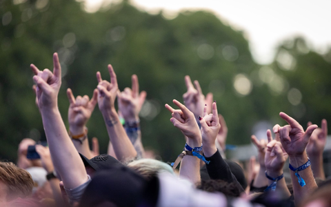 Die Rettungskräfte haben in diesem Jahr deutlich mehr Einsätze - eben weil deutlich mehr Menschen auf dem Festival sind. - Foto: Daniel Karmann/dpa Die Rettungskräfte haben in diesem Jahr deutlich mehr Einsätze - eben weil deutlich mehr Menschen auf dem Festival sind. - Foto: Daniel Karmann/dpa