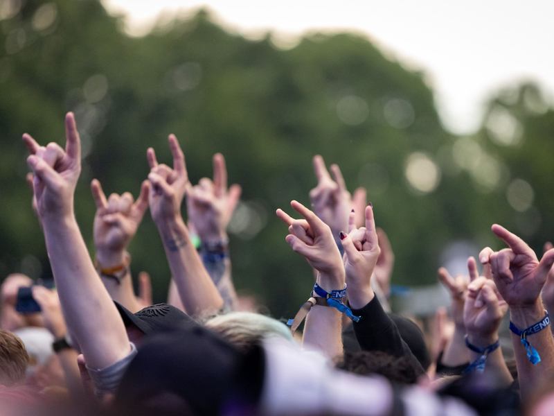Die Rettungskräfte haben in diesem Jahr deutlich mehr Einsätze - eben weil deutlich mehr Menschen auf dem Festival sind. - Foto: Daniel Karmann/dpa