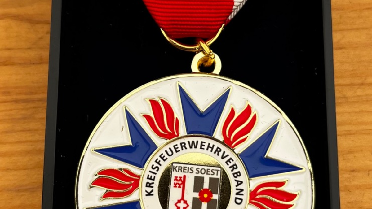 FW Kreis Soest: Delegiertenversammlung des Kreisfeuerwehrverbandes in Rüthen- höchste Auszeichnung für 2 Feuerwehrangehörige - Foto: presseportal.de