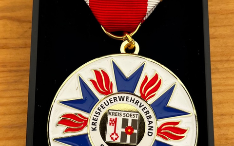 FW Kreis Soest: Delegiertenversammlung des Kreisfeuerwehrverbandes in Rüthen- höchste Auszeichnung für 2 Feuerwehrangehörige - Foto: presseportal.de