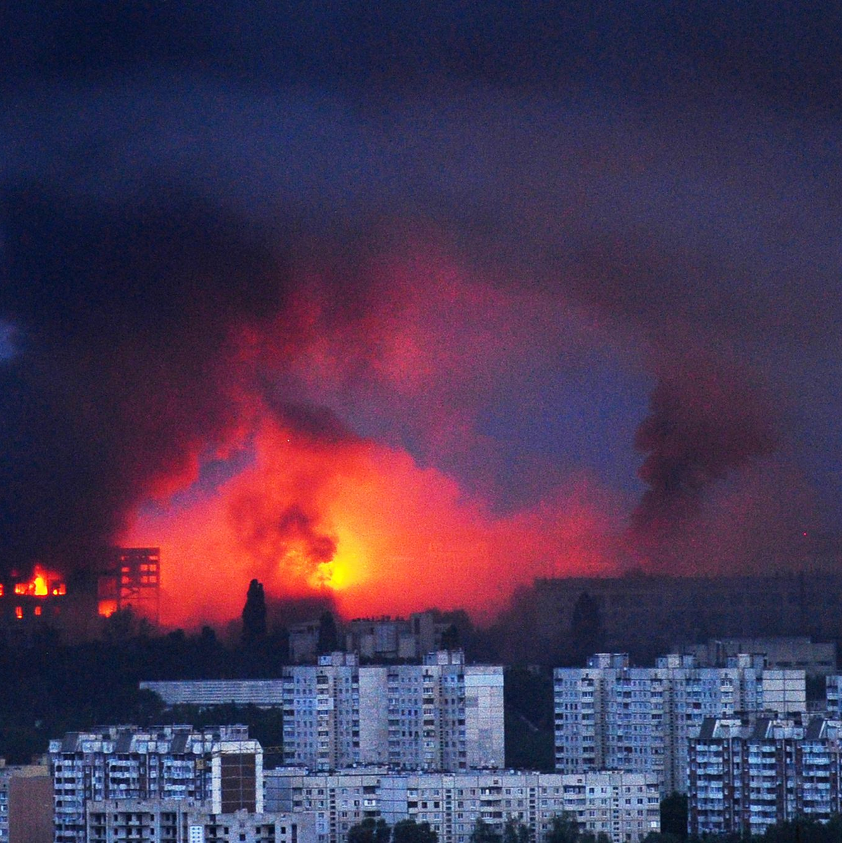 Auch Charkiw wird immer wieder das Ziel russischer Drohnenangriffe. - Foto: Anatolii Lysianskyi/AP/dpa
