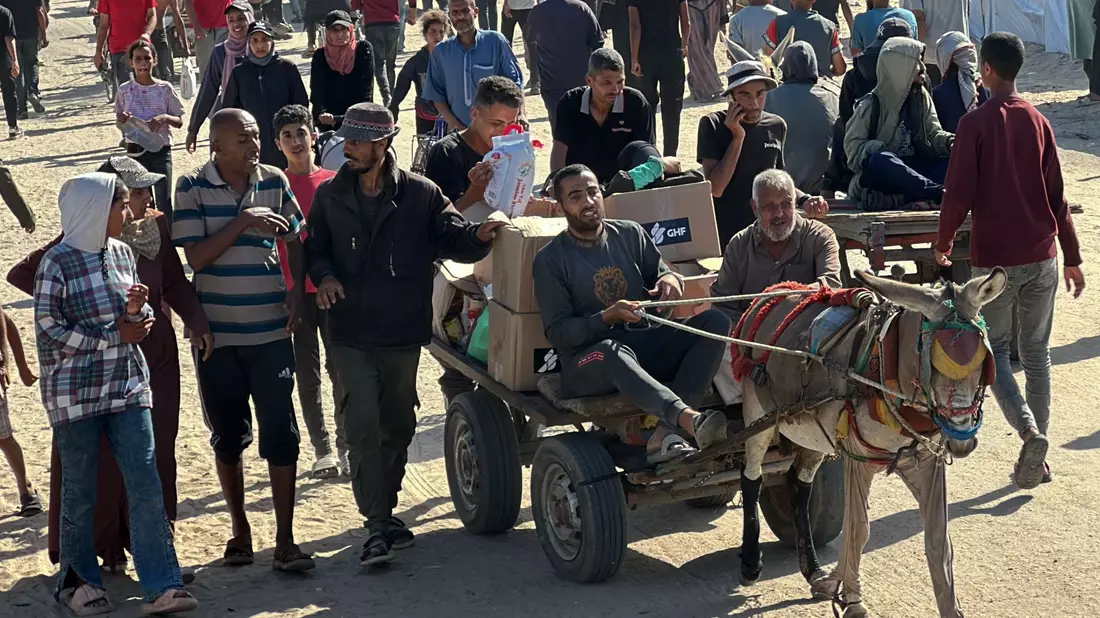 Die Stiftung GHF will zwei ihrer Hilfszentren wieder öffnen. (Archivbild) - Bild: Abdullah Abu Al-Khair/APA Images via ZUMA Press Wire/dpa