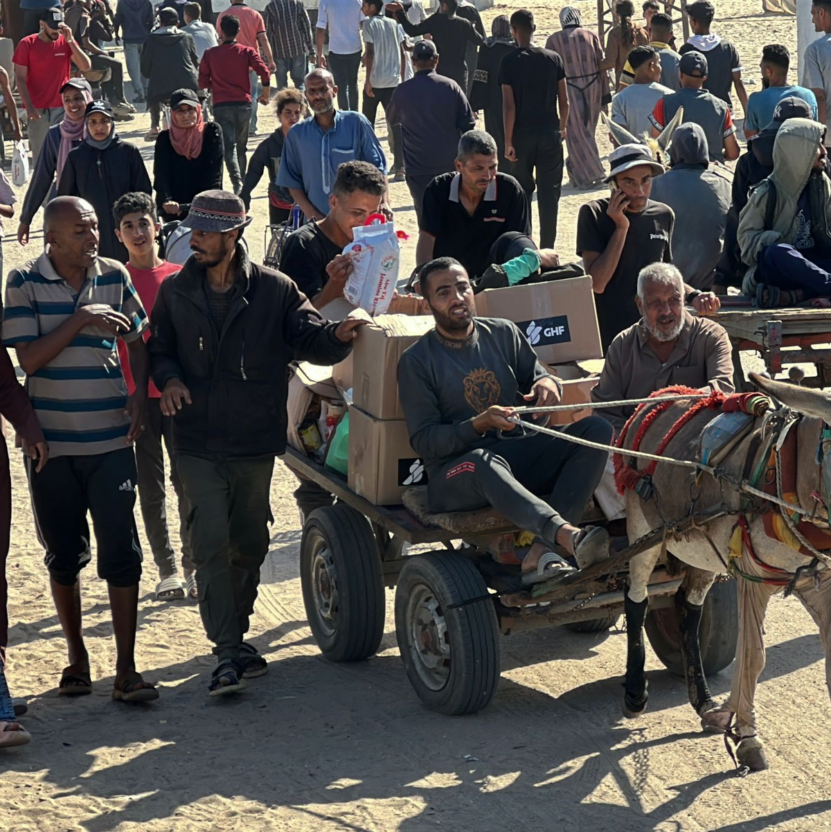 Die Menschen im Süden Gazas sollen heute wieder Lebensmittelpakete bekommen können. (Archivbild)  - Foto: Abdullah Abu Al-Khair/APA Images via ZUMA Press Wire/dpa