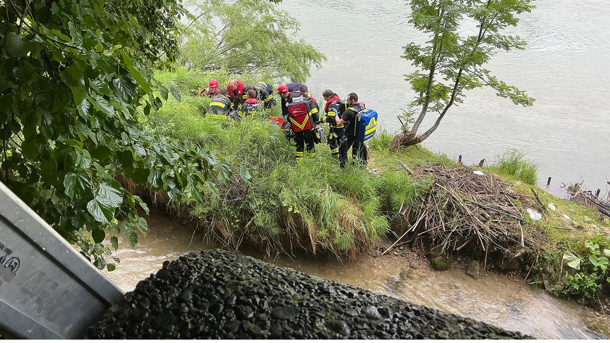 FW-M: Frau aus Isar gerettet (AU) - Foto: presseportal.de