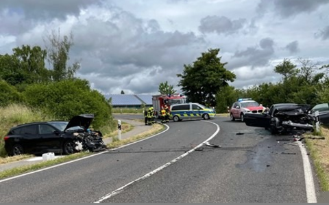 POL-DN: Kurvenfahrt endet im Gegenverkehr: alkoholisierter Fahrzeugführer verursacht Unfall mit zwei Leichtverletzten - Foto: presseportal.de