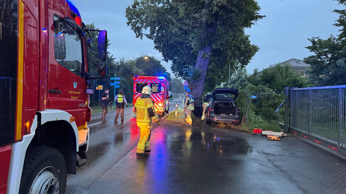 FW Tönisvorst: Fahrer verstirbt nach Verkehrsunfall am Ortausgang von Tönisvorst-Vorst - Foto: presseportal.de