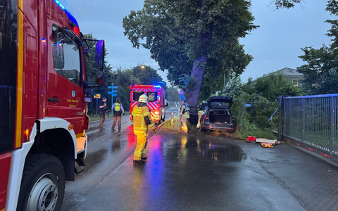 FW Tönisvorst: Fahrer verstirbt nach Verkehrsunfall am Ortausgang von Tönisvorst-Vorst - Foto: presseportal.de FW Tönisvorst: Fahrer verstirbt nach Verkehrsunfall am Ortausgang von Tönisvorst-Vorst - Foto: presseportal.de