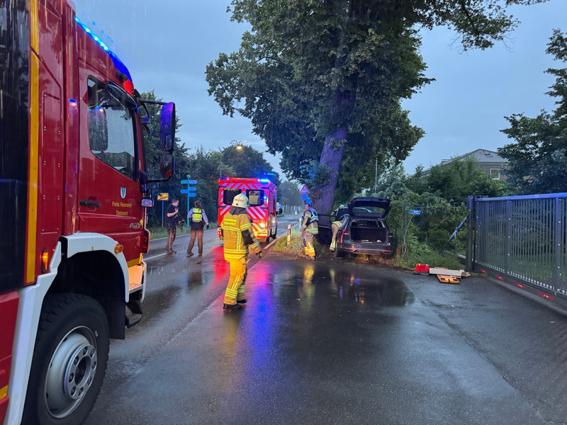 FW Tönisvorst: Fahrer verstirbt nach Verkehrsunfall am Ortausgang von Tönisvorst-Vorst - Foto: presseportal.de