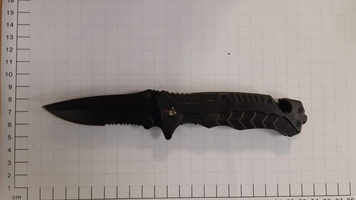 BPOL NRW: Bundespolizei findet Messer bei einem 13-Jährigen - Foto: presseportal.de