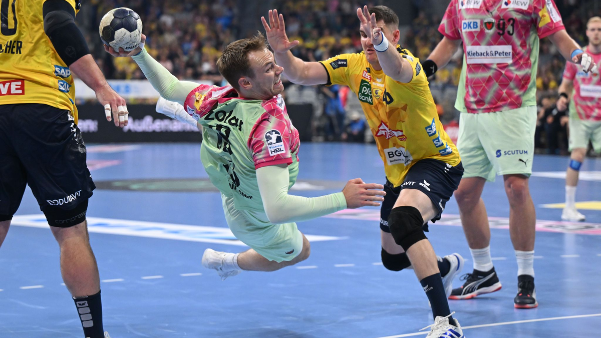 Vom Siebenmeterpunkt behielt Tim Freihöfer meist die Nerven. - Foto: Uli Deck/dpa