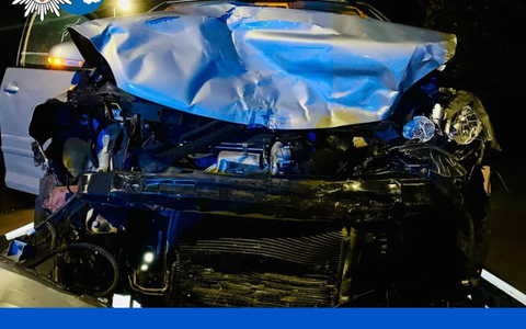 POL-DU: Neumühl: PKW kollidiert frontal mit LKW - Zwei Verletzte - Foto: presseportal.de