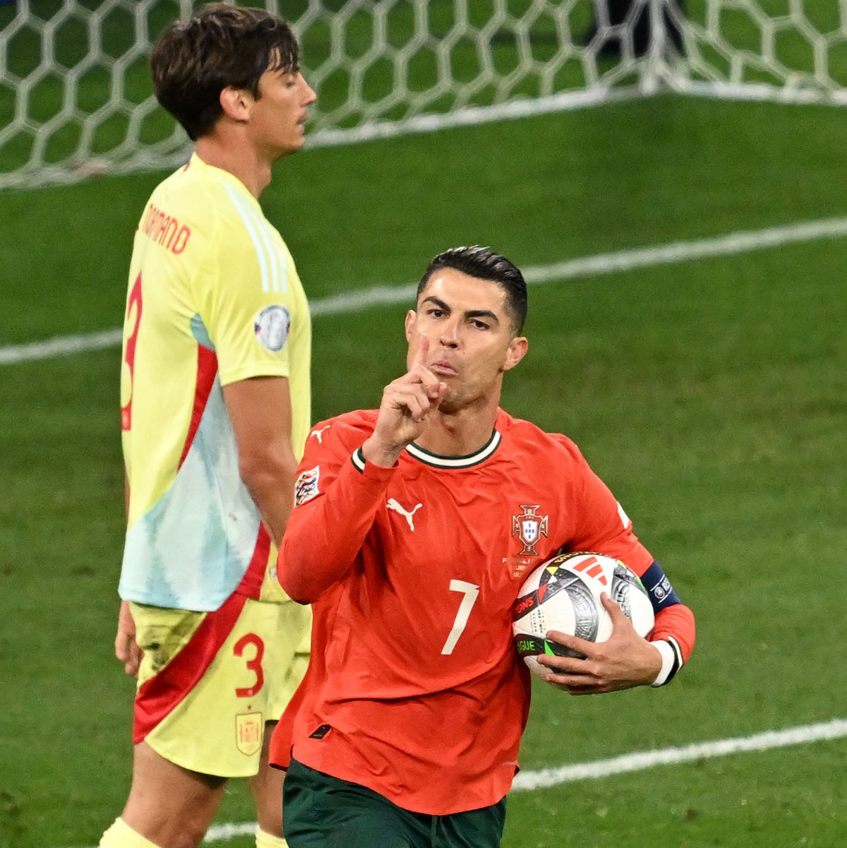 Spanien kommt nicht an die Gala-Vorstellung des Halbfinales heran. - Foto: Sven Hoppe/dpa