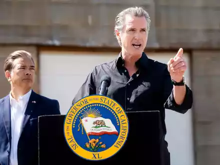 Kaliforniens Gouverneur Gavin Newsom hält das Vorgehen der Trump-Regierung für illegal. (rechtswidrig) - Foto: Noah Berger/AP/dpa