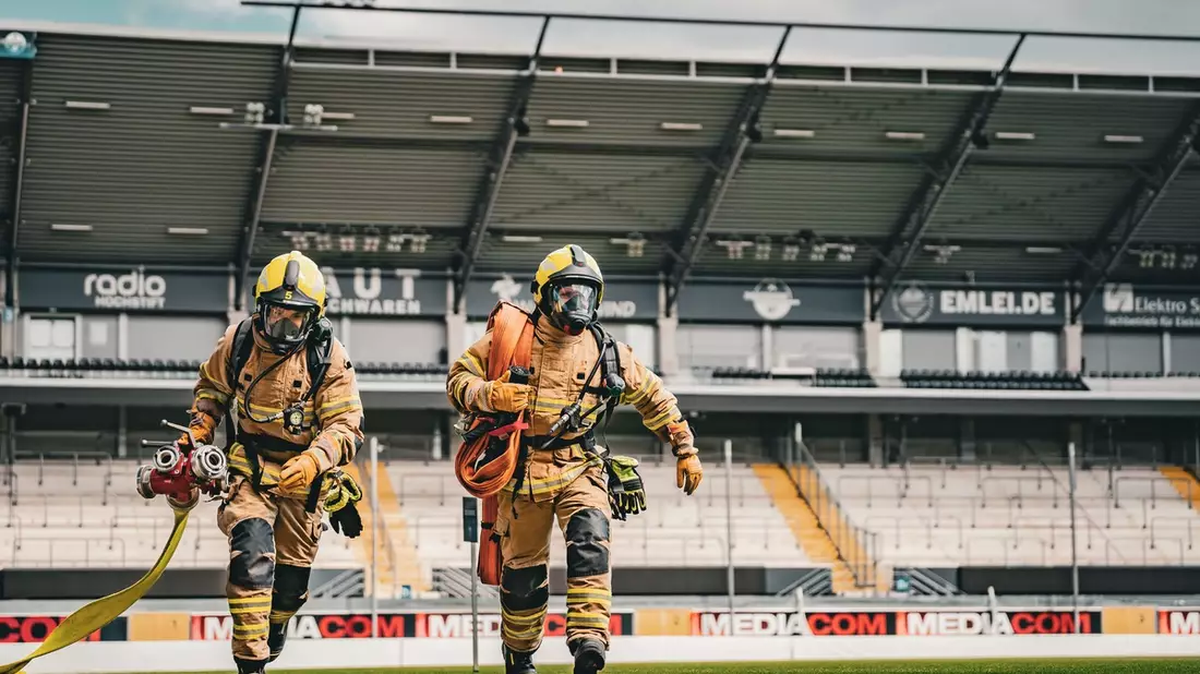 FW-PB: 400 Feuerwehrleute gehen beim Leistungsnachweis an der Home Deluxe-Arena an den Start - Bild: presseportal.de