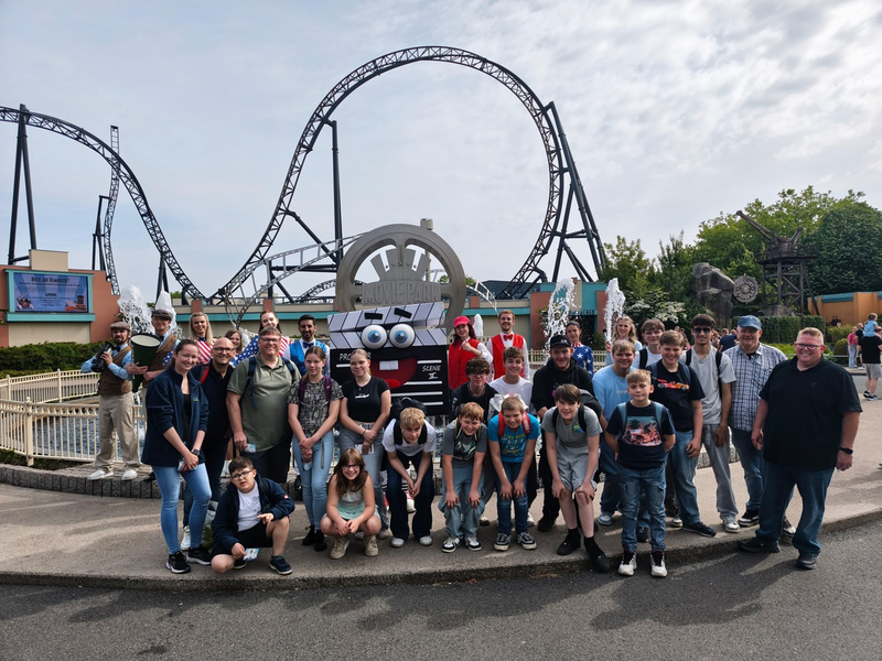 FW-AR: Jugendfeuerwehr Neheim unternimmt unvergesslichen Ausflug in den Movie Park Germany - Foto: presseportal.de