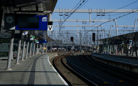 Wegen eines Bahnstreiks in den Niederlanden fallen am Dienstag auch die meisten Züge von Deutschland nach Amsterdam aus (Archivbild). - Foto: Peter Dejong/AP/dpa